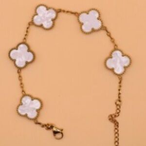 New Elegant Gold and White Clover Bracelet and Necklace